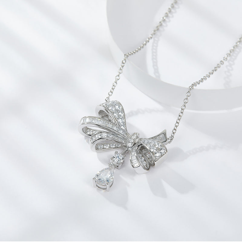 Butterfly - A Fashionable And Luxurious Diamond Jewelry Pendant Set With Moissanite S925 Sterling Silver And Platinum Plating